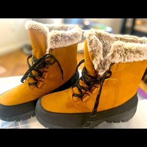 FUZZY COMFORTABLE WINTER BOOTS!